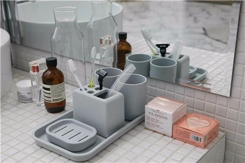 爽身粉的妙用 一周不洗頭依然清爽不油膩的真相與化妝品生產解析